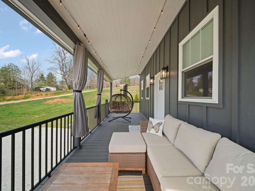 16 Hare Ridge, Asheville, NC 28803.  MLS# CAR4366214, YatesRealty ID 19164. 