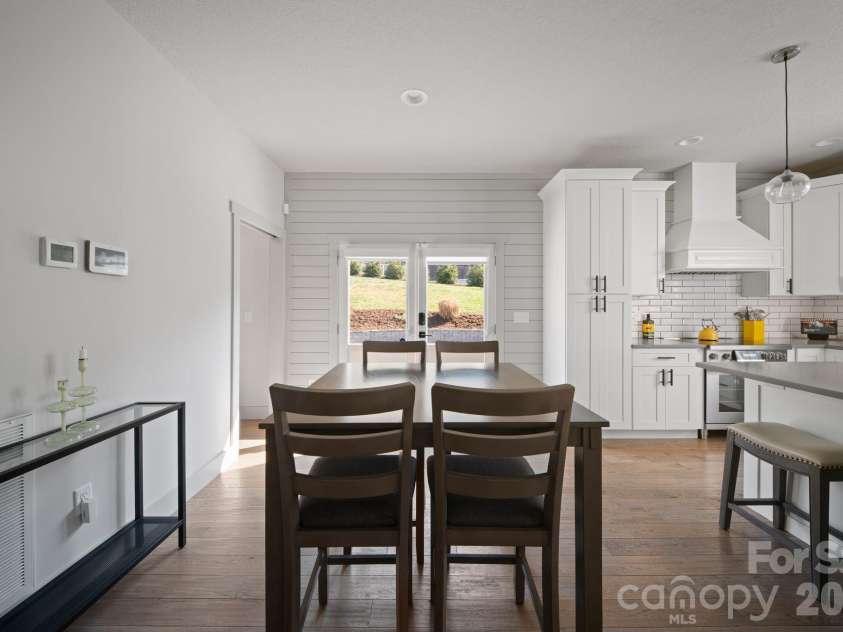 16 Hare Ridge, Asheville, NC 28803.  MLS# CAR4366214, YatesRealty ID 19164. 
