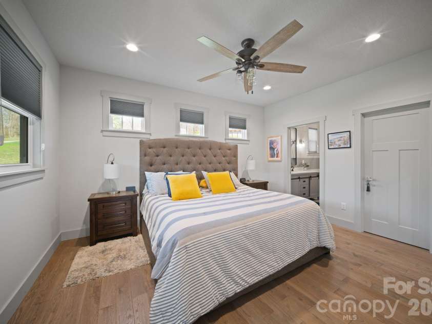 16 Hare Ridge, Asheville, NC 28803.  MLS# CAR4366214, YatesRealty ID 19164. 