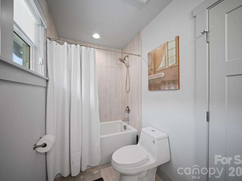 16 Hare Ridge, Asheville, NC 28803.  MLS# CAR4366214, YatesRealty ID 19164. 