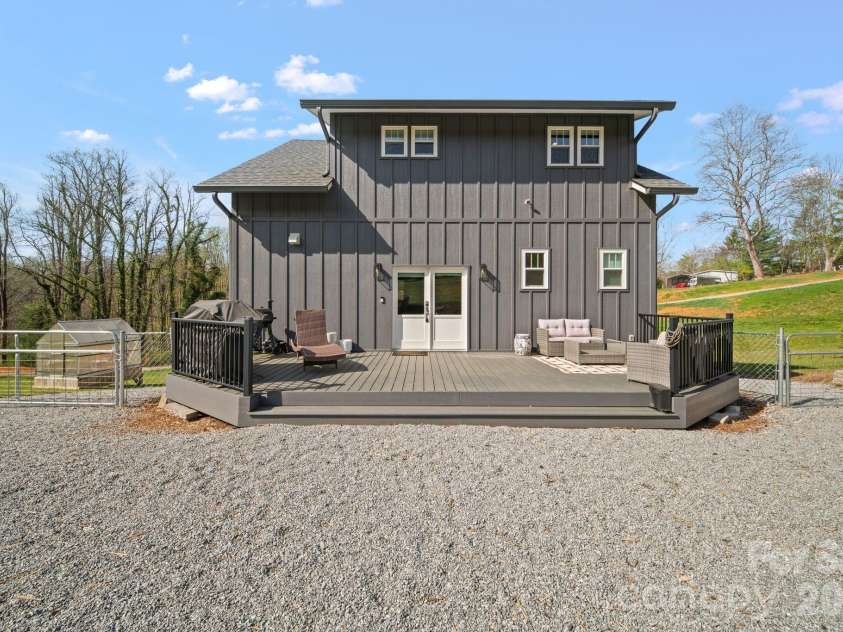 16 Hare Ridge, Asheville, NC 28803.  MLS# CAR4366214, YatesRealty ID 19164. 