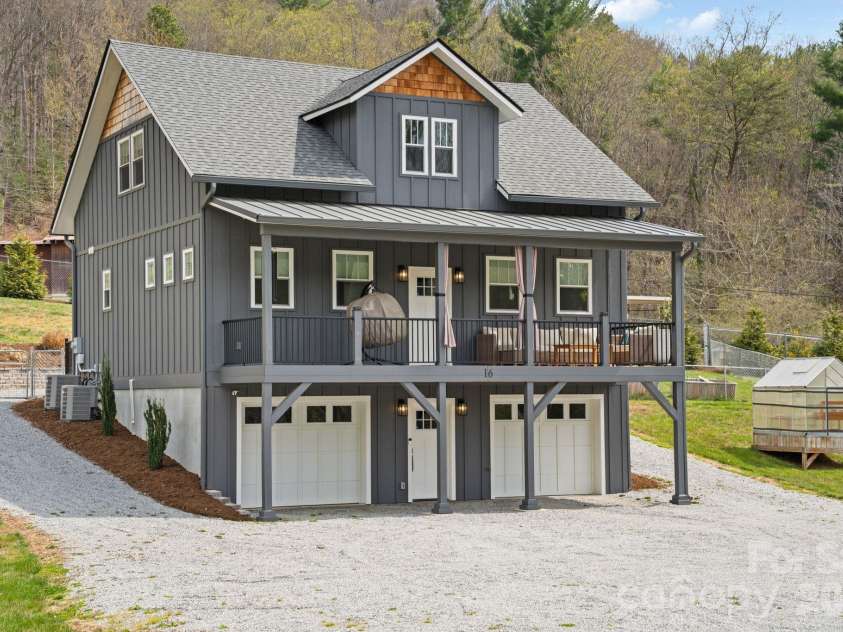 16 Hare Ridge, Asheville, NC 28803.  MLS# CAR4366214, YatesRealty ID 19164. 