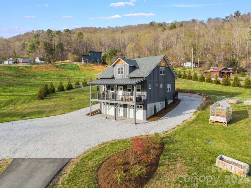 16 Hare Ridge, Asheville, NC 28803.  MLS# CAR4366214, YatesRealty ID 19164. 