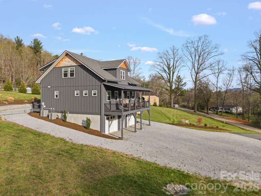 16 Hare Ridge, Asheville, NC 28803.  MLS# CAR4366214, YatesRealty ID 19164. 