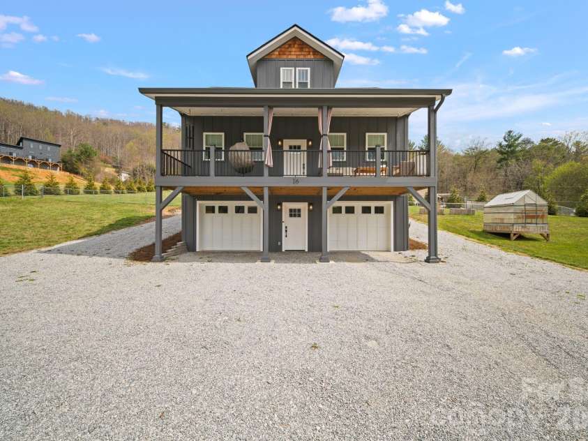 16 Hare Ridge, Asheville, NC 28803.  MLS# CAR4366214, YatesRealty ID 19164. 