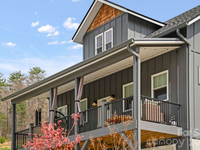 16 Hare Ridge, Asheville, NC 28803.  MLS# CAR4366214, YatesRealty ID 19164. 
