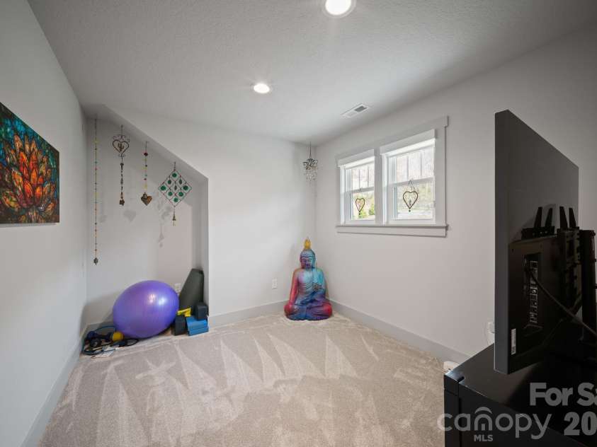16 Hare Ridge, Asheville, NC 28803.  MLS# CAR4366214, YatesRealty ID 19164. Flex space/office