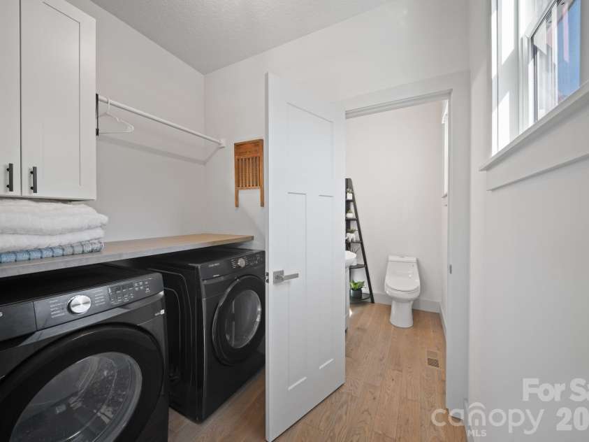 16 Hare Ridge, Asheville, NC 28803.  MLS# CAR4366214, YatesRealty ID 19164. Laundry room off kitchen