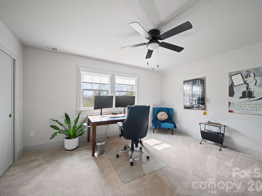 16 Hare Ridge, Asheville, NC 28803.  MLS# CAR4366214, YatesRealty ID 19164. Third bedroom