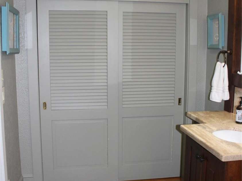 242 Birch Lane, Arden, NC 28704.  MLS# CAR4249293, YatesRealty ID 19164. Large closet. Custom travertine stone floor.