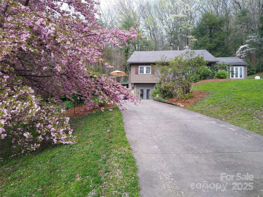 242 Birch Lane, Arden, NC 28704.  MLS# CAR4249293, YatesRealty ID 19164. Located at the end of the street and bordering Roscraggon Woods Bird & Wildlife Sactuary