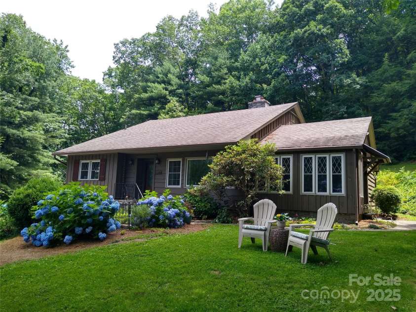 242 Birch Lane, Arden, NC 28704.  MLS# CAR4249293, YatesRealty ID 19164. Welcome to 