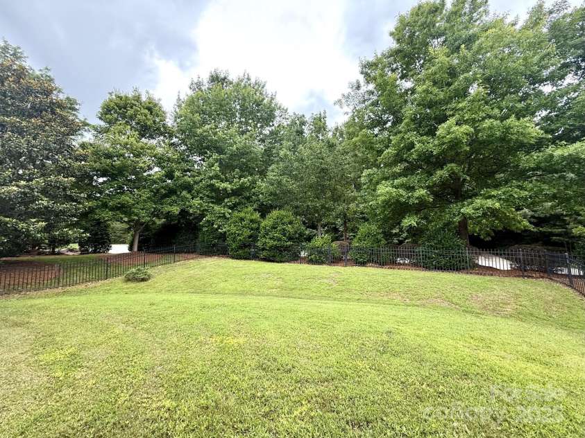 1304 Ridge Haven Road, Waxhaw, NC 28173.  MLS# CAR4266850, YatesRealty ID 19165. 