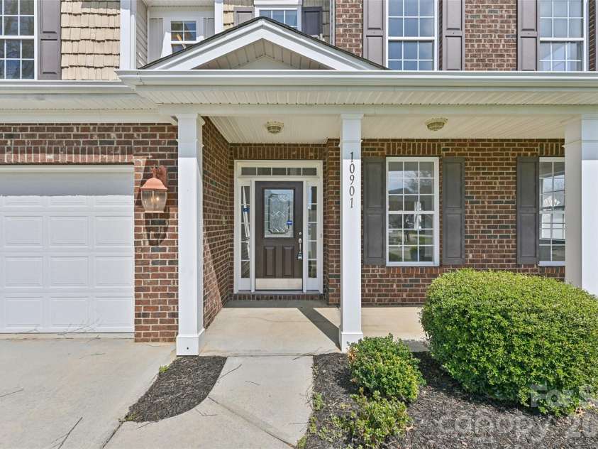 10901 Trout Creek Place, Davidson, NC 28036.  MLS# CAR4354298, YatesRealty ID 19166. 