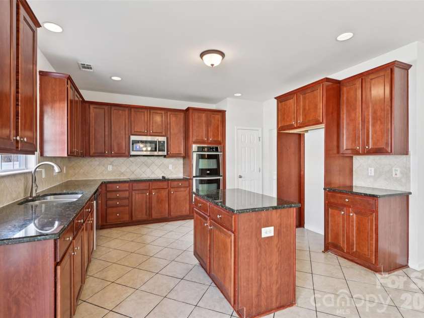 10901 Trout Creek Place, Davidson, NC 28036.  MLS# CAR4354298, YatesRealty ID 19166. 