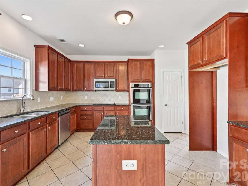 10901 Trout Creek Place, Davidson, NC 28036.  MLS# CAR4354298, YatesRealty ID 19166. 