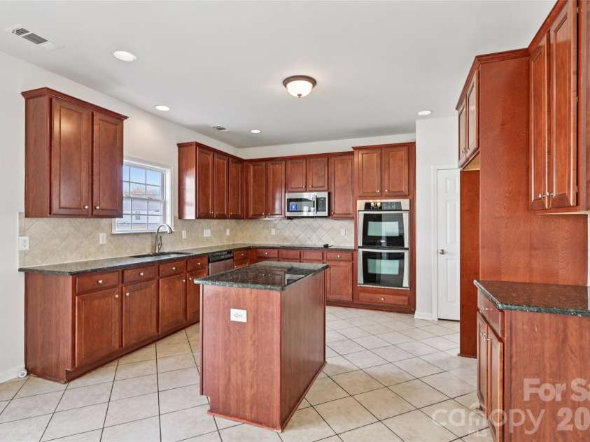 10901 Trout Creek Place, Davidson, NC 28036.  MLS# CAR4354298, YatesRealty ID 19166. 