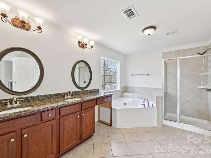 10901 Trout Creek Place, Davidson, NC 28036.  MLS# CAR4354298, YatesRealty ID 19166. 