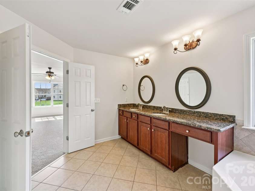 10901 Trout Creek Place, Davidson, NC 28036.  MLS# CAR4354298, YatesRealty ID 19166. 