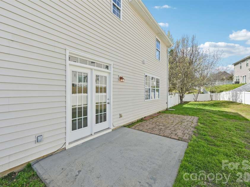 10901 Trout Creek Place, Davidson, NC 28036.  MLS# CAR4354298, YatesRealty ID 19166. 