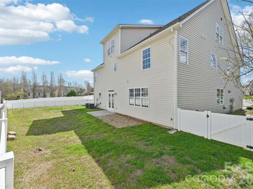 10901 Trout Creek Place, Davidson, NC 28036.  MLS# CAR4354298, YatesRealty ID 19166. 