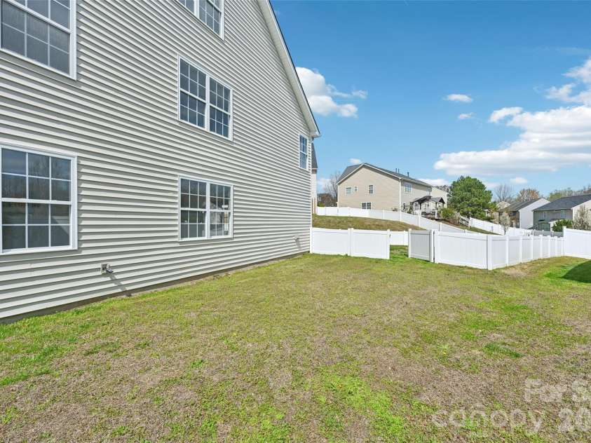 10901 Trout Creek Place, Davidson, NC 28036.  MLS# CAR4354298, YatesRealty ID 19166. 