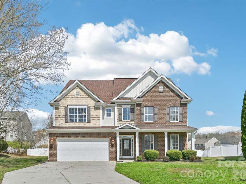 10901 Trout Creek Place, Davidson, NC 28036.  MLS# CAR4354298, YatesRealty ID 19166. 