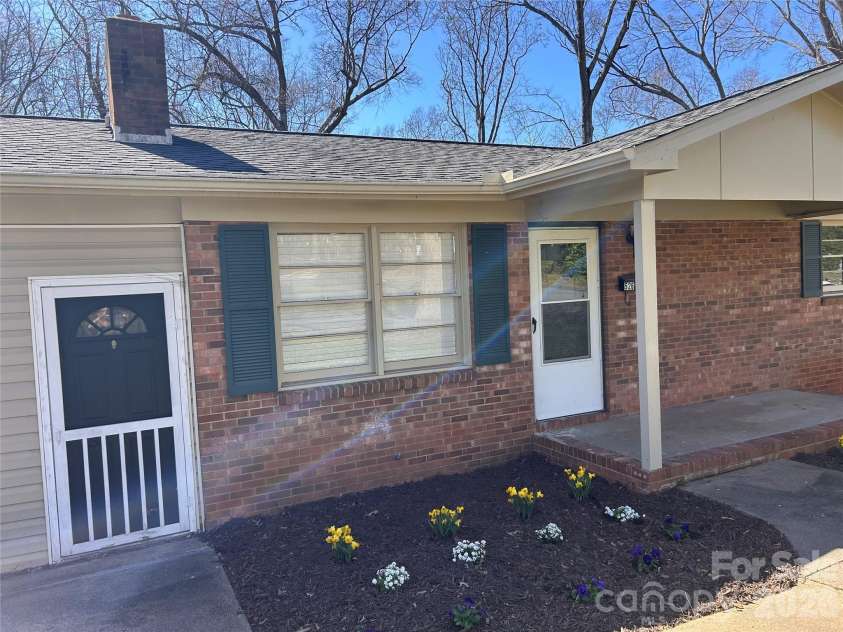526 Kings Road, Shelby, NC 28150.  MLS# CAR4359275, YatesRealty ID 19167. 