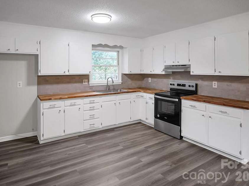 526 Kings Road, Shelby, NC 28150.  MLS# CAR4359275, YatesRealty ID 19167. 