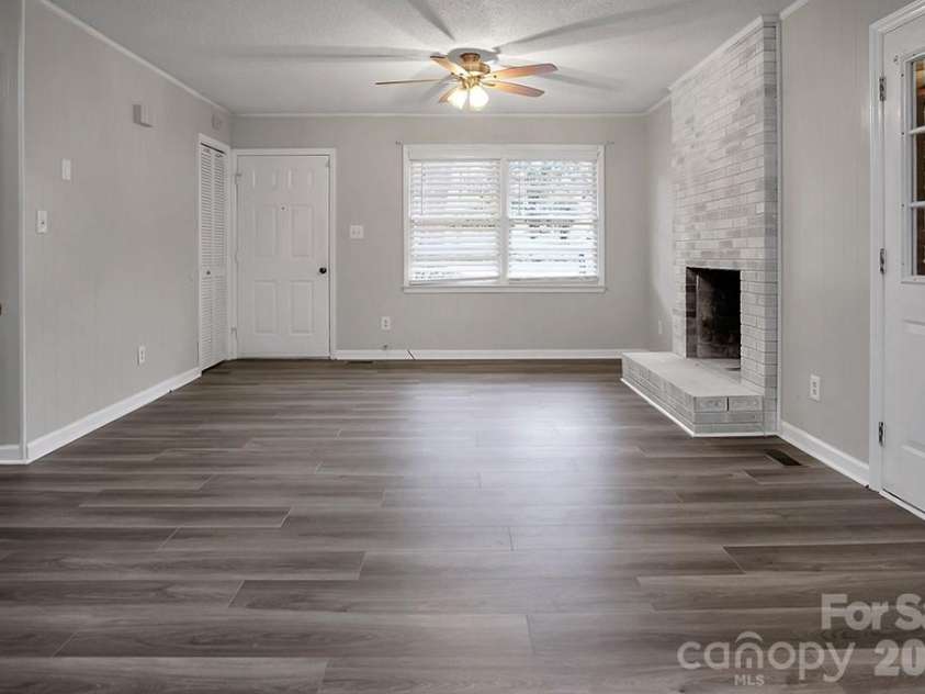 526 Kings Road, Shelby, NC 28150.  MLS# CAR4359275, YatesRealty ID 19167. 