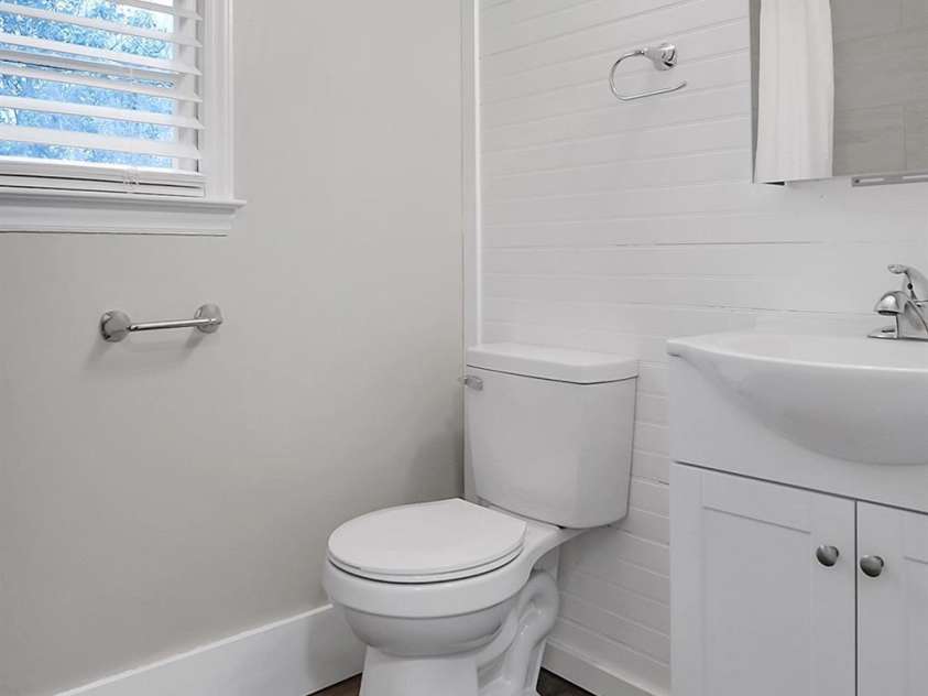 526 Kings Road, Shelby, NC 28150.  MLS# CAR4359275, YatesRealty ID 19167. 