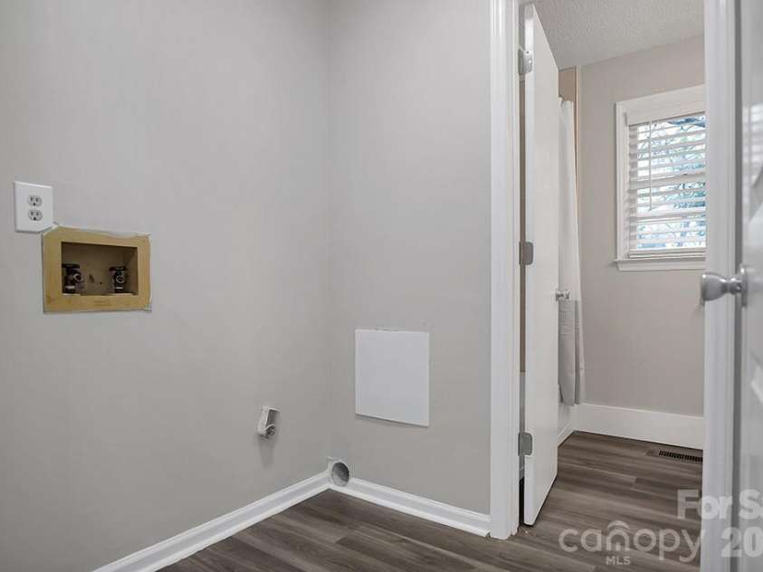 526 Kings Road, Shelby, NC 28150.  MLS# CAR4359275, YatesRealty ID 19167. 