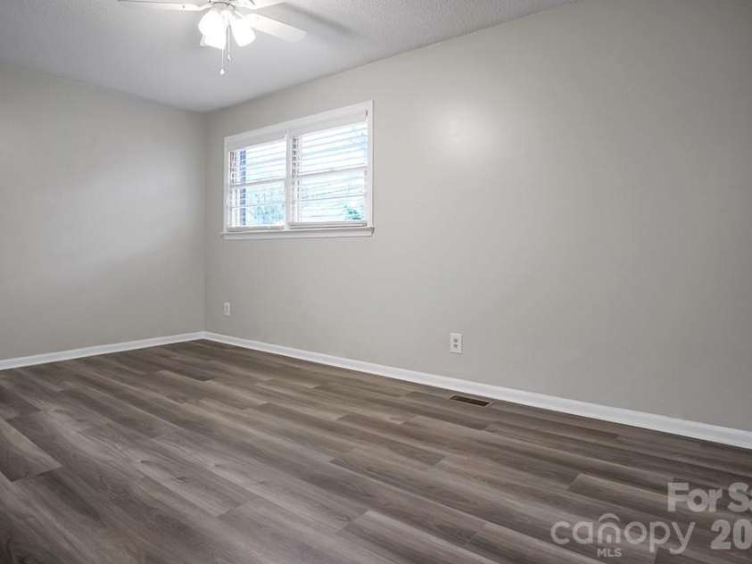 526 Kings Road, Shelby, NC 28150.  MLS# CAR4359275, YatesRealty ID 19167. 