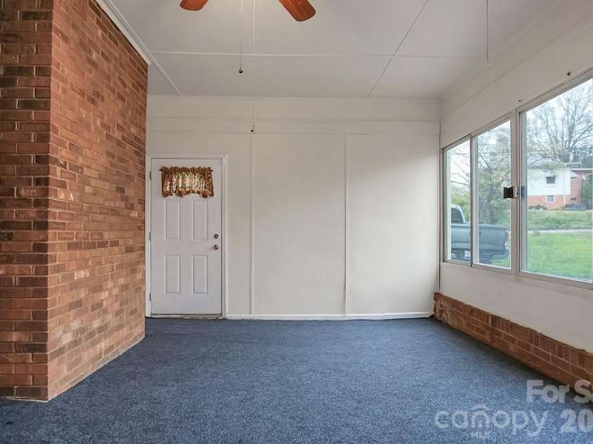 526 Kings Road, Shelby, NC 28150.  MLS# CAR4359275, YatesRealty ID 19167. 