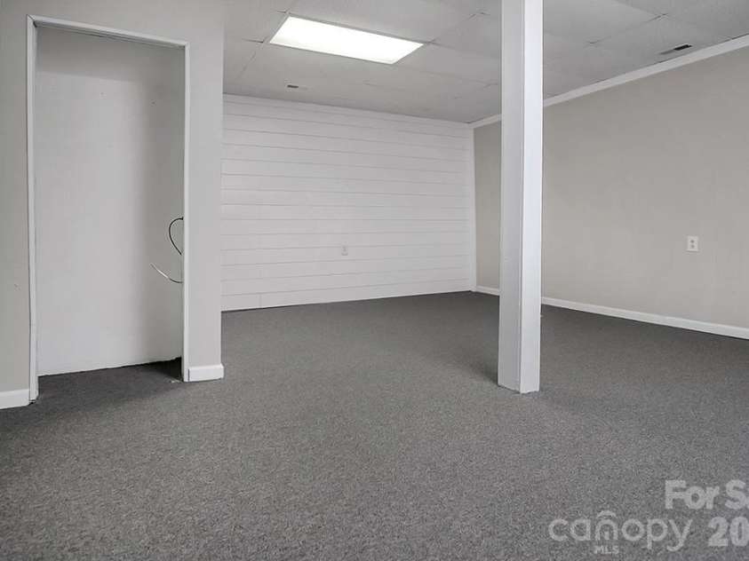 526 Kings Road, Shelby, NC 28150.  MLS# CAR4359275, YatesRealty ID 19167. 