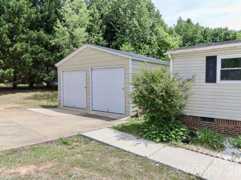 121 Fair Wind Lane, Statesville, NC 28677.  MLS# CAR4377264, YatesRealty ID 19168. 