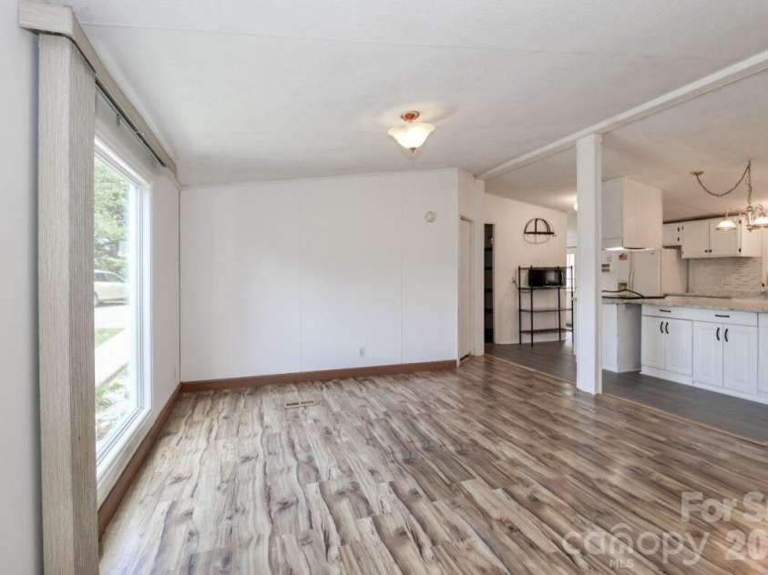 121 Fair Wind Lane, Statesville, NC 28677.  MLS# CAR4377264, YatesRealty ID 19168. 