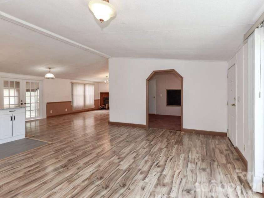 121 Fair Wind Lane, Statesville, NC 28677.  MLS# CAR4377264, YatesRealty ID 19168. 
