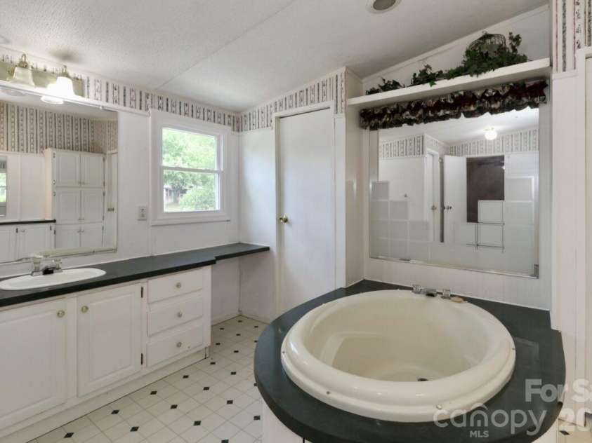 121 Fair Wind Lane, Statesville, NC 28677.  MLS# CAR4377264, YatesRealty ID 19168. 