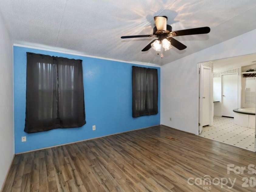 121 Fair Wind Lane, Statesville, NC 28677.  MLS# CAR4377264, YatesRealty ID 19168. 