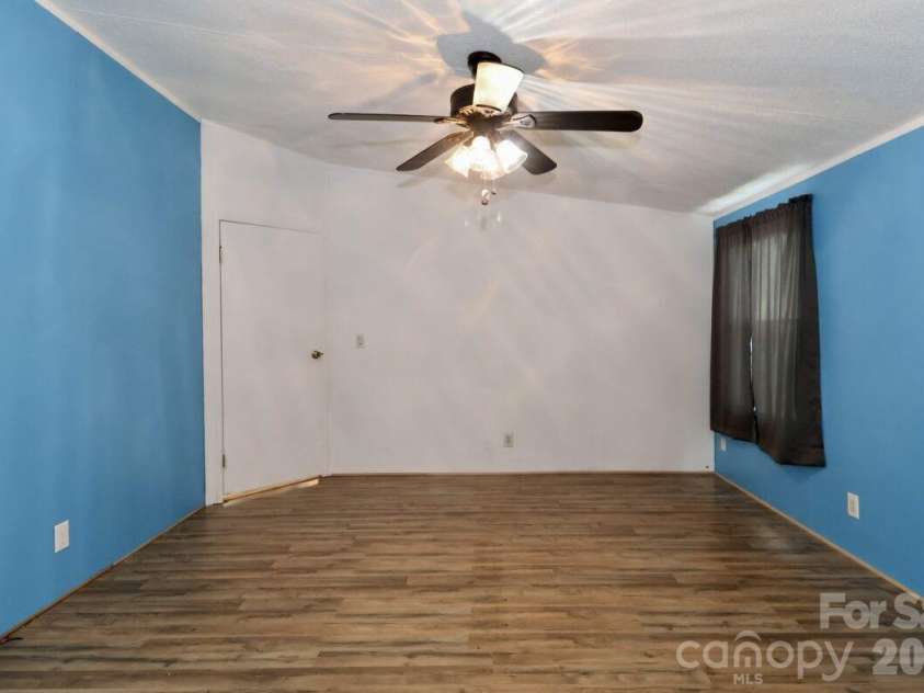 121 Fair Wind Lane, Statesville, NC 28677.  MLS# CAR4377264, YatesRealty ID 19168. 