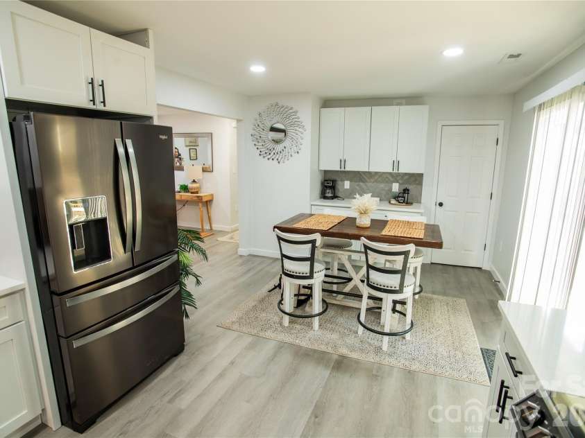 2116 Eastway Drive, Charlotte, NC 28205.  MLS# CAR4341066, YatesRealty ID 1917. 