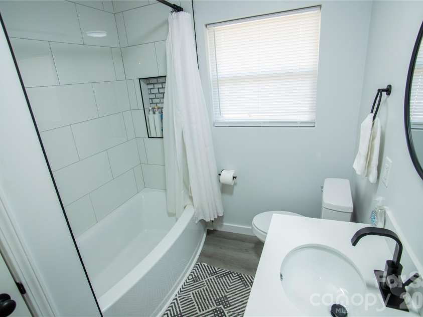 2116 Eastway Drive, Charlotte, NC 28205.  MLS# CAR4341066, YatesRealty ID 1917. 