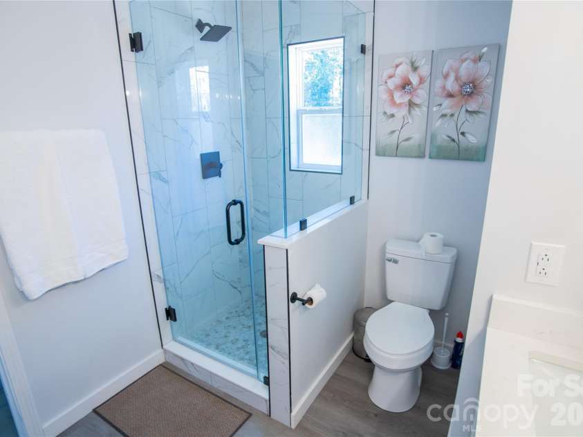 2116 Eastway Drive, Charlotte, NC 28205.  MLS# CAR4341066, YatesRealty ID 1917. 