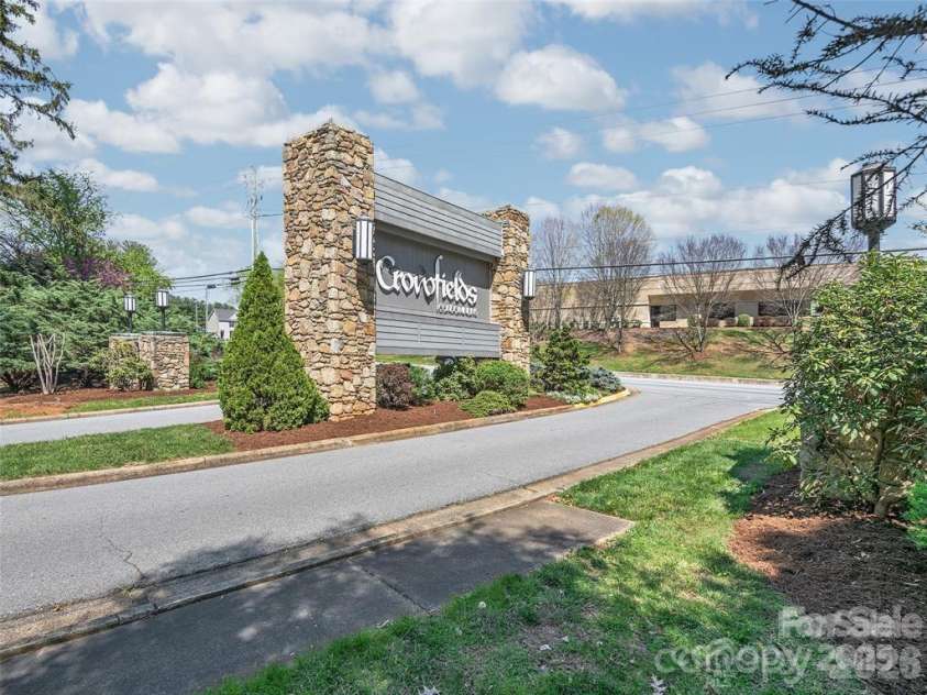 521 Crowfields Lane, Asheville, NC 28803.  MLS# CAR4361859, YatesRealty ID 19170. Entrance to Crowfields