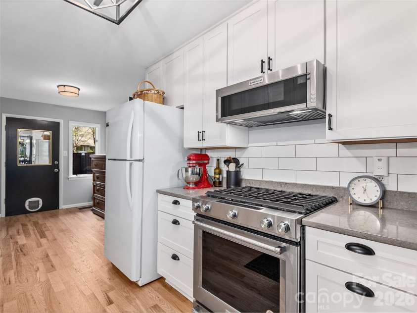 521 Crowfields Lane, Asheville, NC 28803.  MLS# CAR4361859, YatesRealty ID 19170. Kitchen