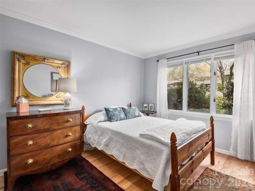 521 Crowfields Lane, Asheville, NC 28803.  MLS# CAR4361859, YatesRealty ID 19170. Main Level Flex room