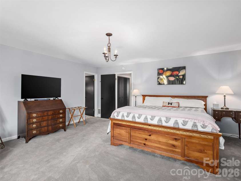 521 Crowfields Lane, Asheville, NC 28803.  MLS# CAR4361859, YatesRealty ID 19170. Primary with King bed