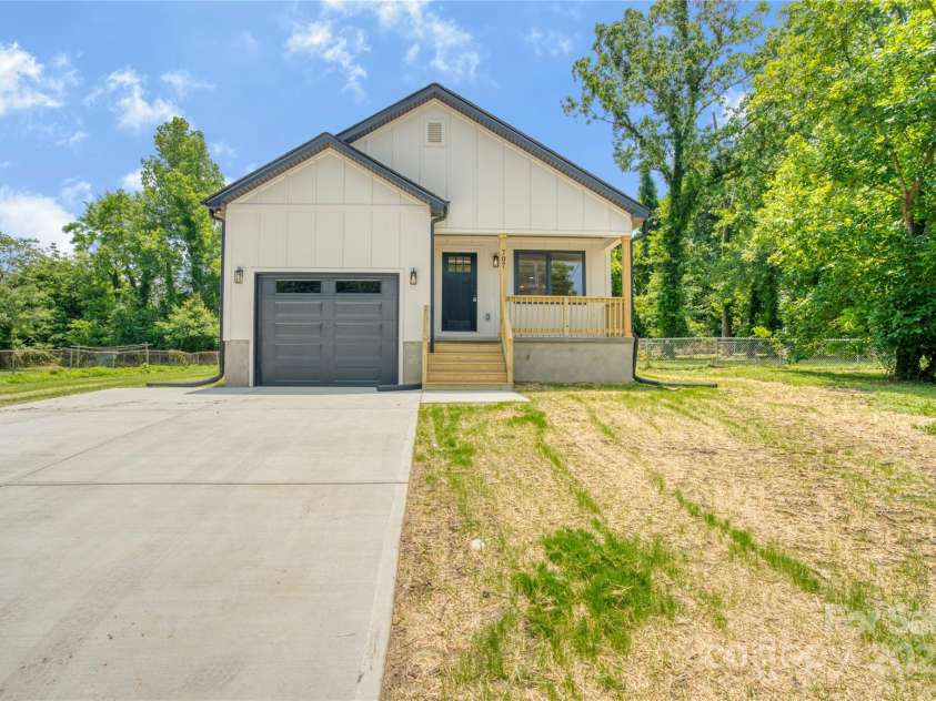 707 Davidson Avenue, Gastonia, NC 28052.  MLS# CAR4269274, YatesRealty ID 19171. 