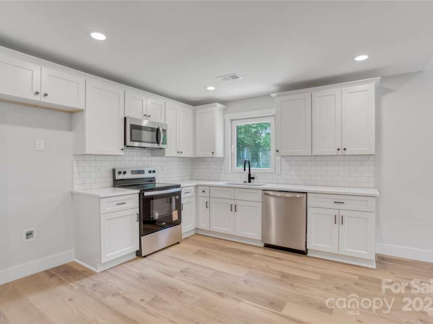 707 Davidson Avenue, Gastonia, NC 28052.  MLS# CAR4269274, YatesRealty ID 19171. 